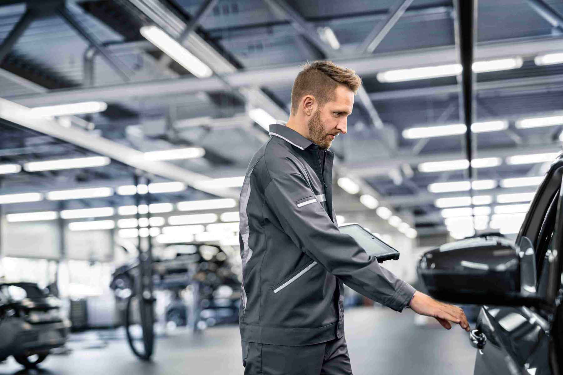 The BMW Subscription Team is there for you in the event of maintenance.